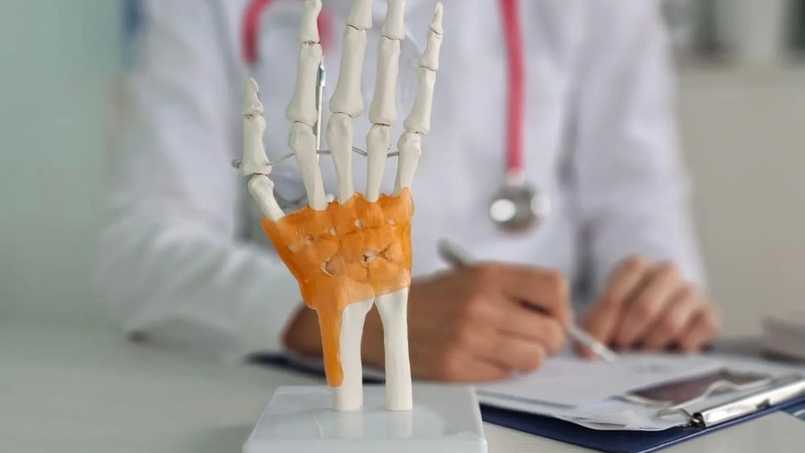 ¿Qué especialista trata la tendinitis?